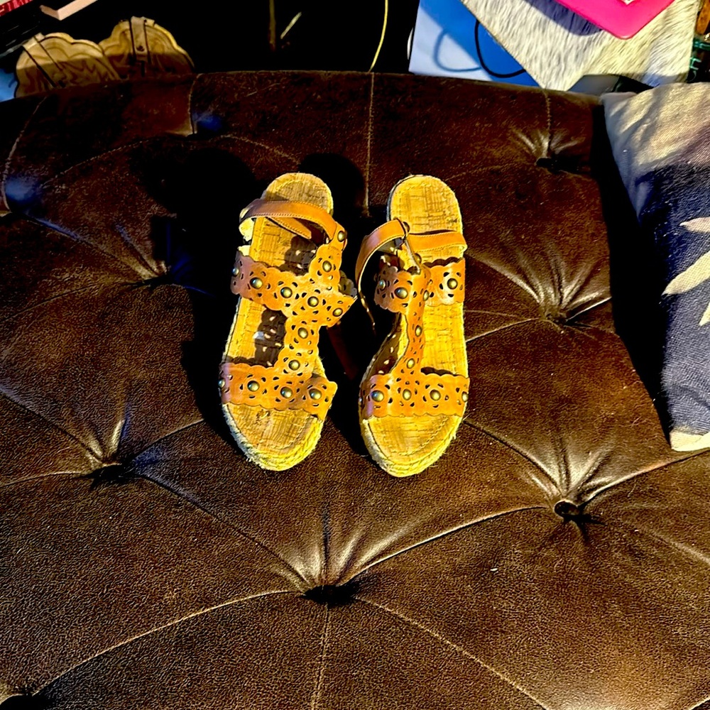Brown sanders size 7